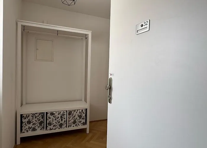 100qm, Balcony, Near Center, Schoenbrunn, Attic Vienna