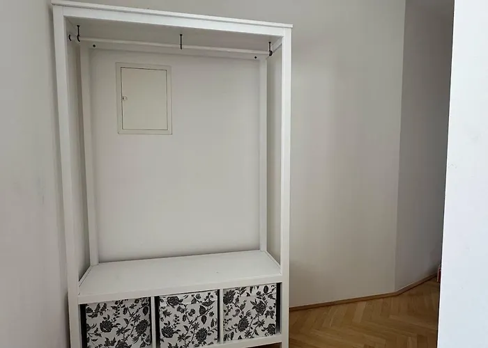 100qm, Balcony, Near Center, Schoenbrunn, Attic *