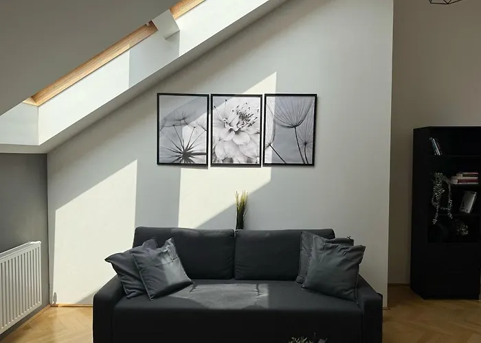 100qm, Balcony, Near Center, Schoenbrunn, Attic Apartment Vienna