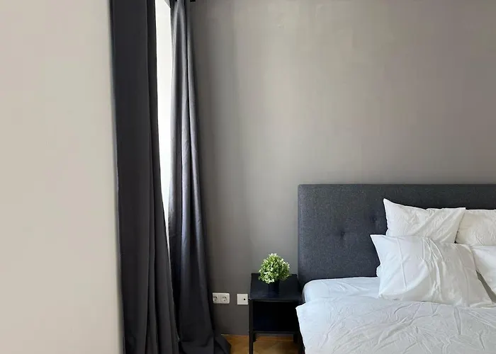 100qm, Balcony, Near Center, Schoenbrunn, Attic Apartment
