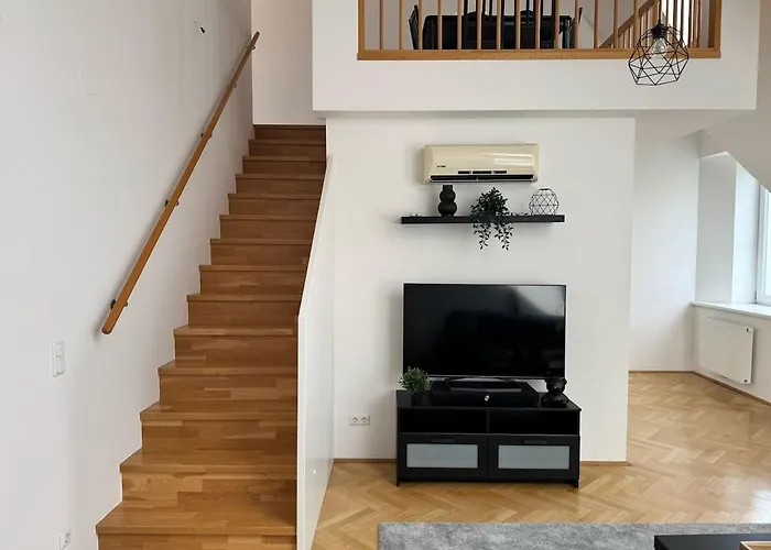 100qm, Balcony, Near Center, Schoenbrunn, Attic