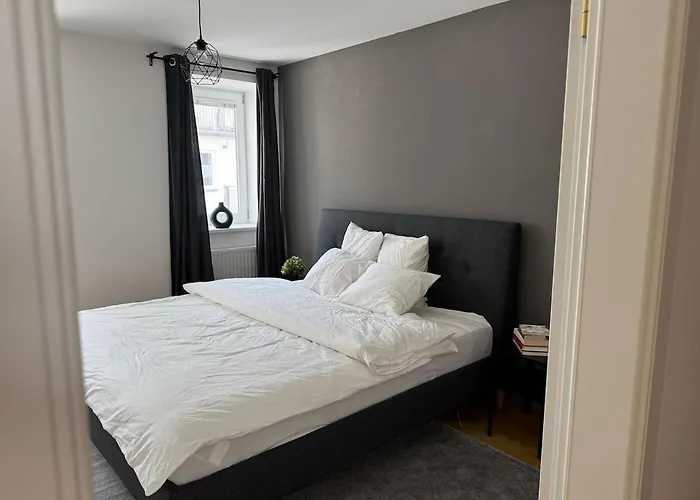 100qm, Balcony, Near Center, Schoenbrunn, Attic