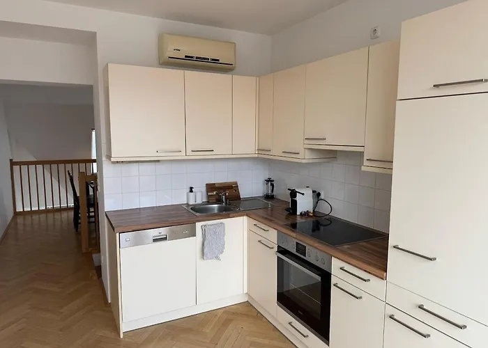 100qm, Balcony, Near Center, Schoenbrunn, Attic Apartment